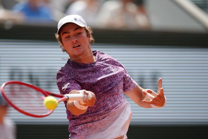 João Fonseca celebra união da equipe brasileira para a Copa Davis no Rio de Janeiro