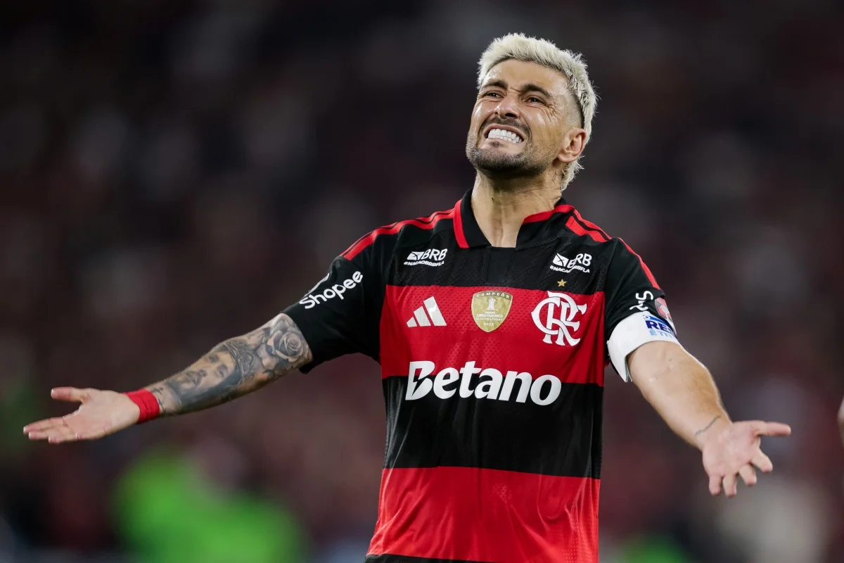 Arrascaeta brilha e leva Flamengo à semifinal da Libertadores após empate no Maracanã