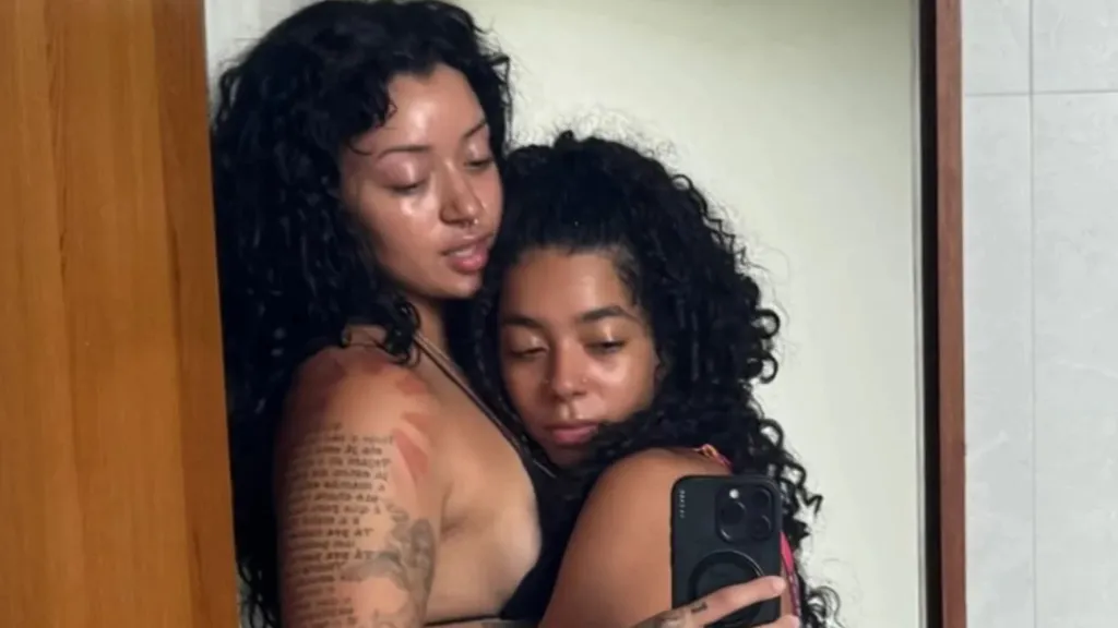 Camilly Victória, filha de Carla Perez e Xanddy, revela namoro com Amber Marie