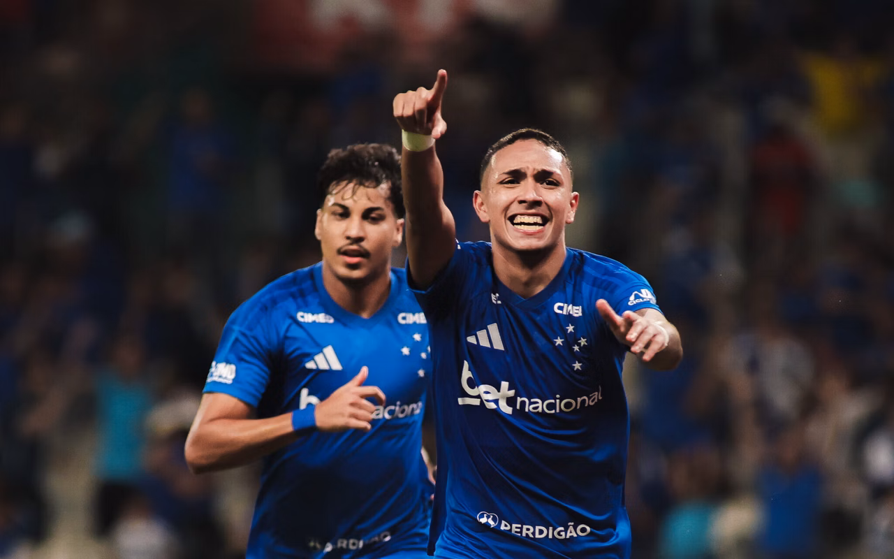 Artur Jorge enfrenta o Vitória novamente após estrear com goleada